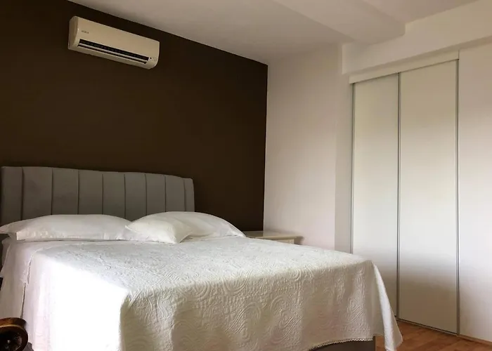 Nera Brodarica (Sibenik-Knin)